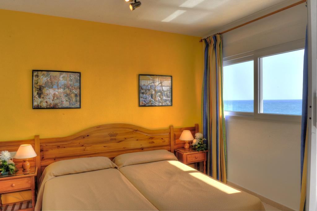 Apartamentos La Mirage La Manga del Mar Menor Szoba fotó