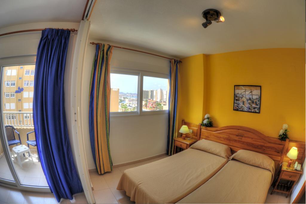 Apartamentos La Mirage La Manga del Mar Menor Szoba fotó