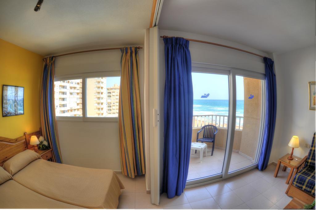 Apartamentos La Mirage La Manga del Mar Menor Szoba fotó